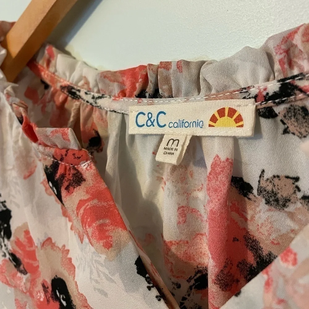C&C California Floral Blouse Size Medium - Picture 4 of 9